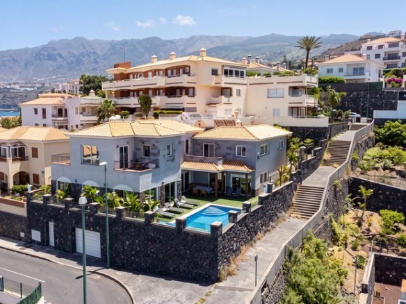 Villa near Playa Jardín, Puerto de la Cruz. Top 10